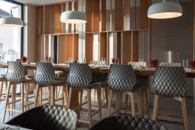 Caroline Tissier une table d'hôtes au restaurant