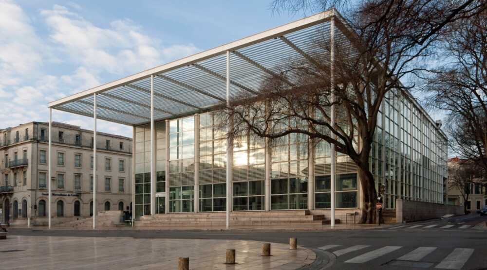Carré d'Art à Nîmes le bâtiment