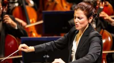 Natalia Smalto et son costume pour la Fondation Signature - Institut de France