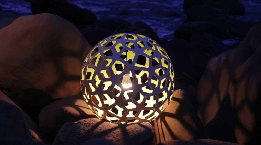 Luminaires boules David trubridge