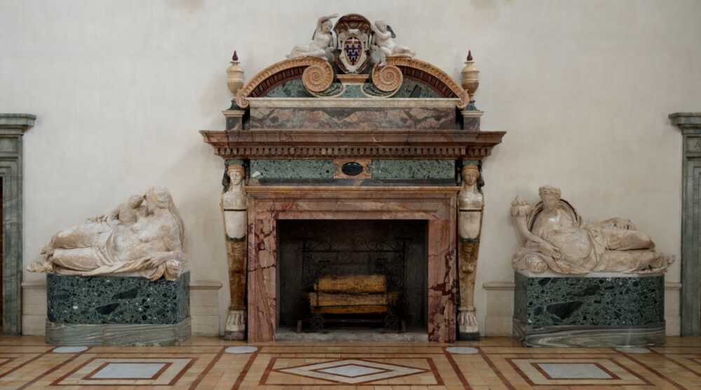 Palais Farnèse cheminée