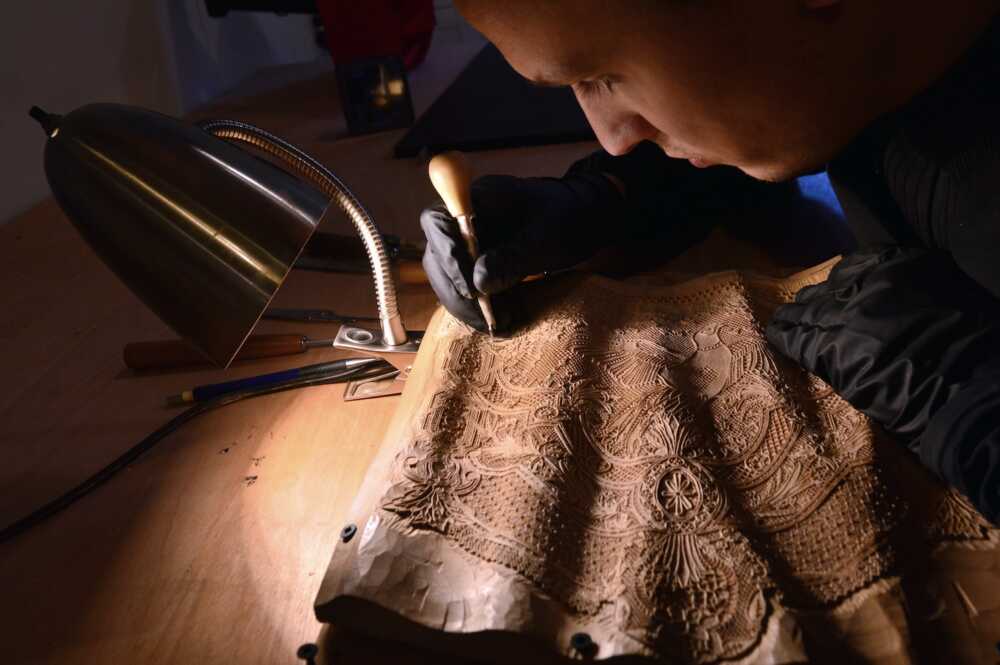 dentelle Feller au travail