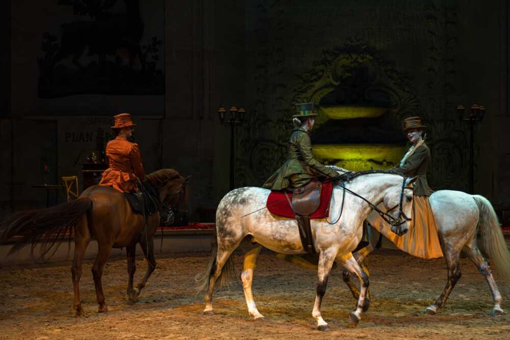 un jour à paris cavalières