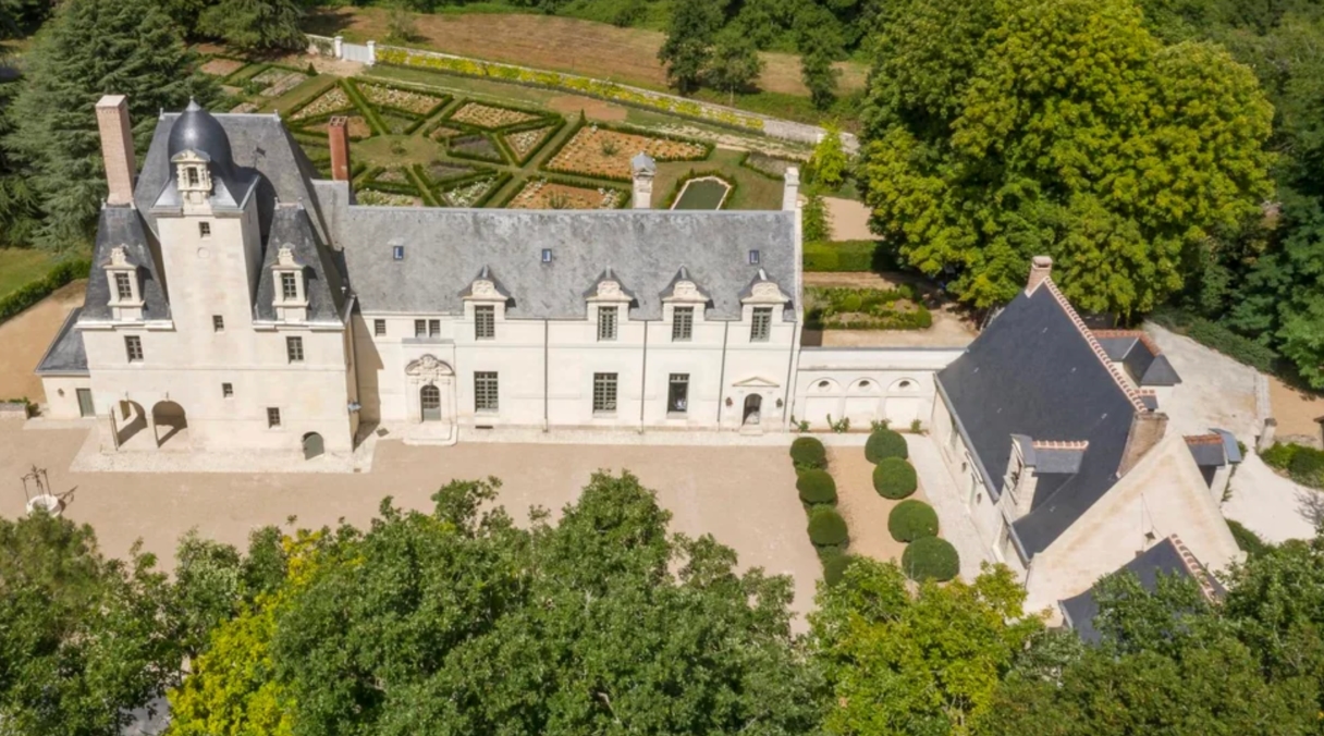 La page d&rsquo;histoire sublimée du Château Louise de la Vallière