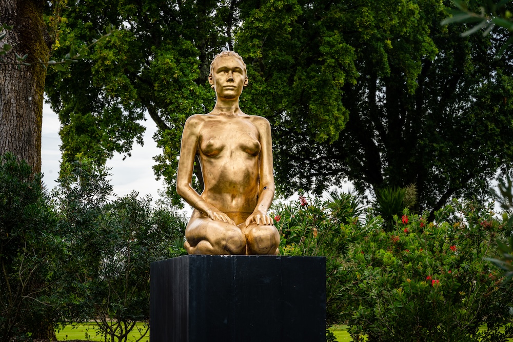 Bernard Magrez statue Alice