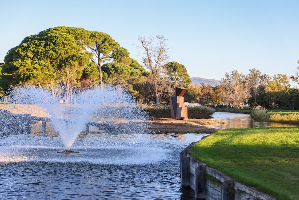 Golf Old Course Mandelieu statue posée sur l'île