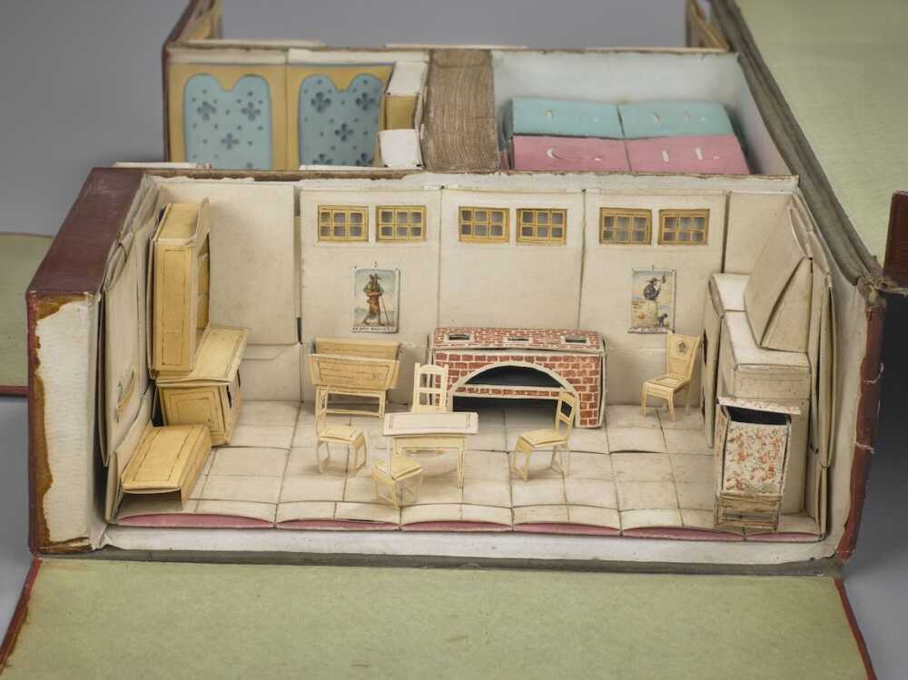 Hugo décorateur maison de poupée