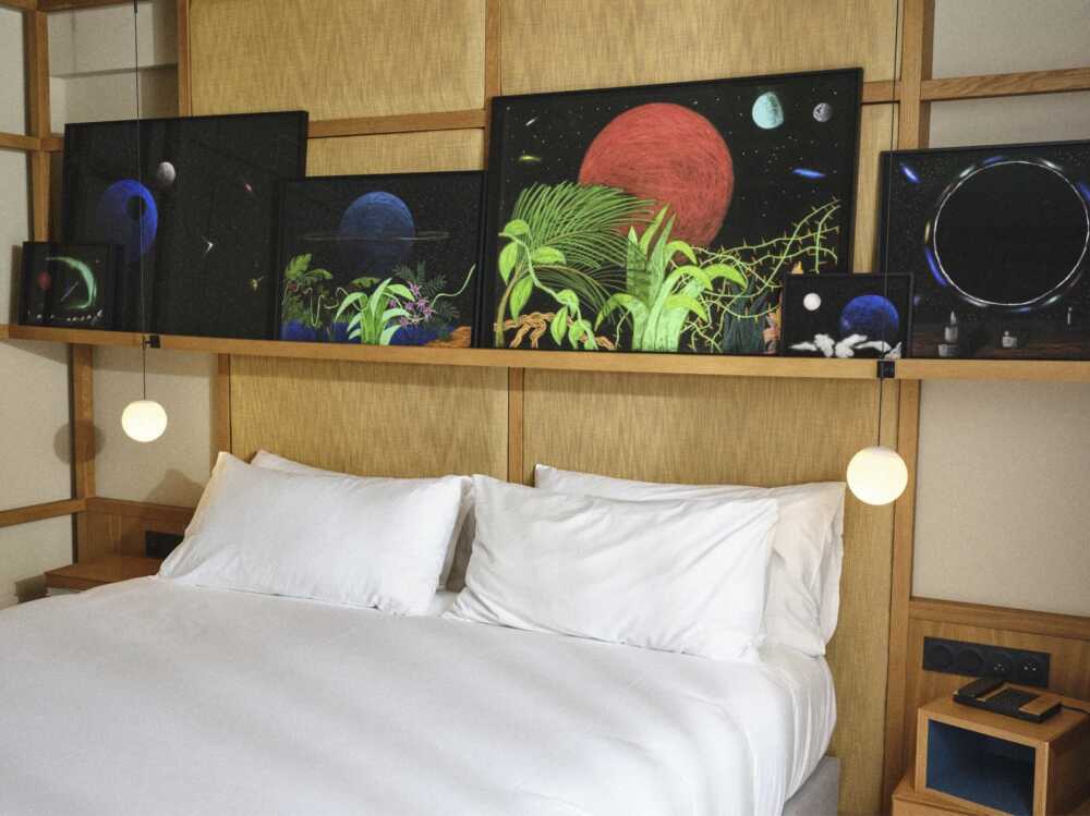 Cannes chambre avec des œuvres