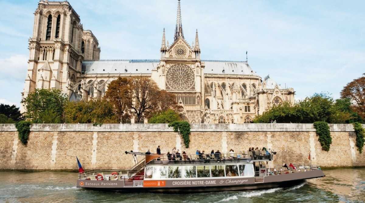 Les Bateaux Parisiens dédient une croisière à Notre-Dame