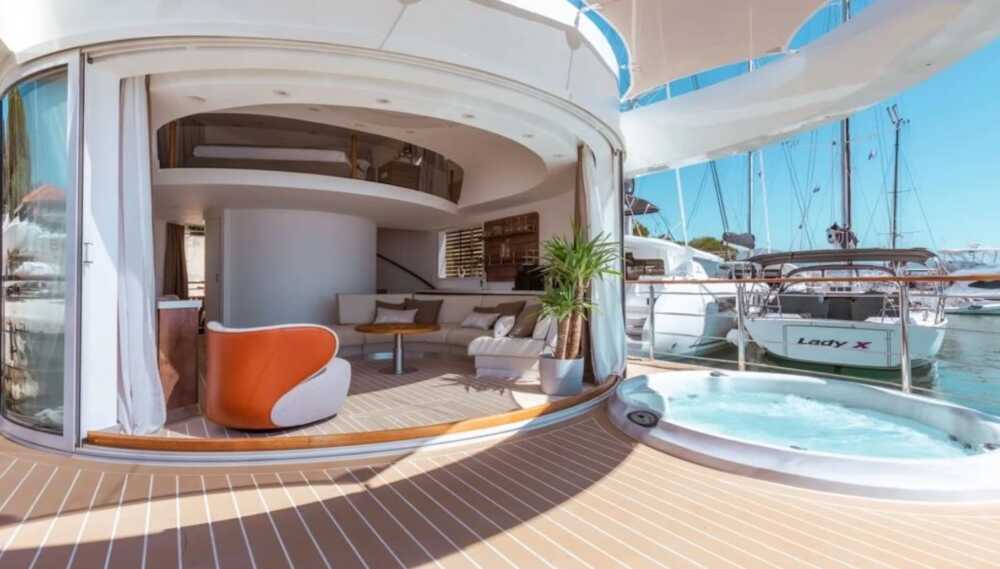 Cannes Yachting Festival loggia
