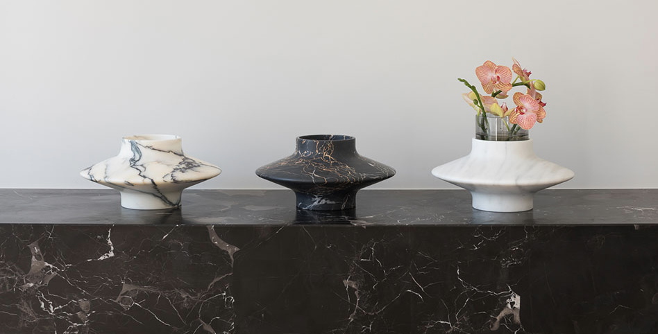 vases à fleurs et à bougies