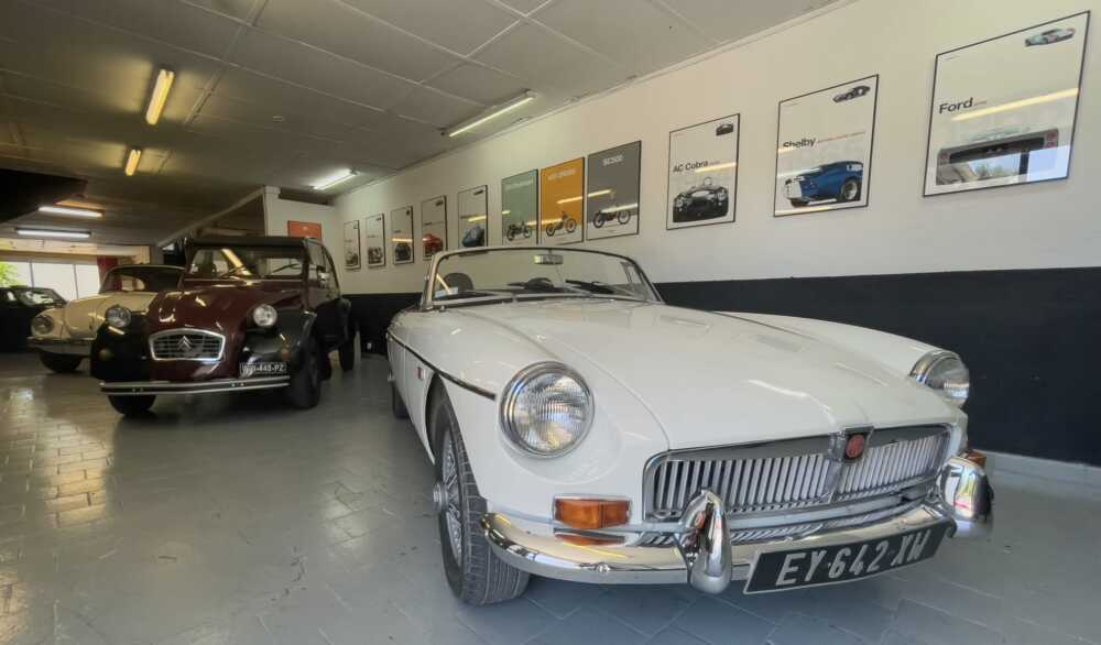 voitures vintage au garage